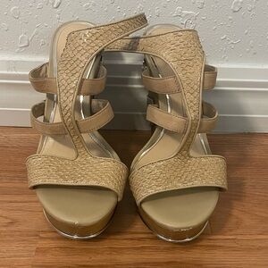 Gianni Bini platform sandals